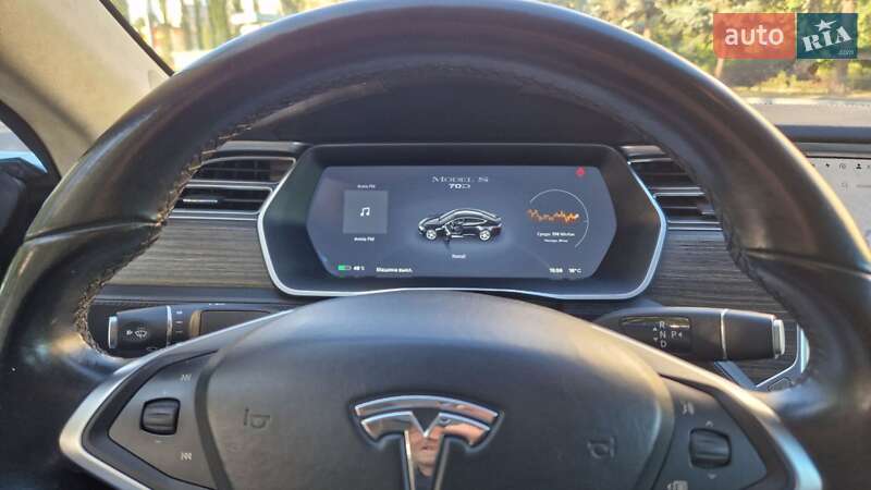 Лифтбек Tesla Model S 2016 в Киеве