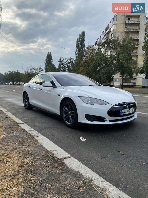 Ліфтбек Tesla Model S 2015 в Києві фото 5 Ліфтбек Tesla Model S 2015 в Києві