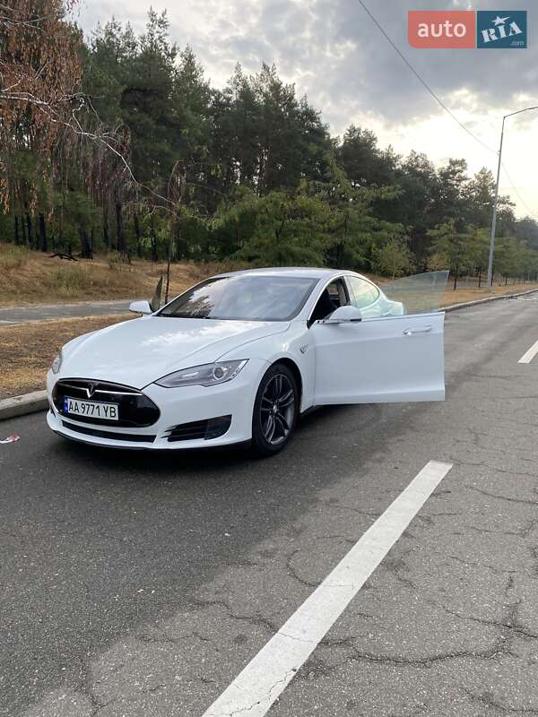 Ліфтбек Tesla Model S 2015 в Києві фото 4 Ліфтбек Tesla Model S 2015 в Києві
