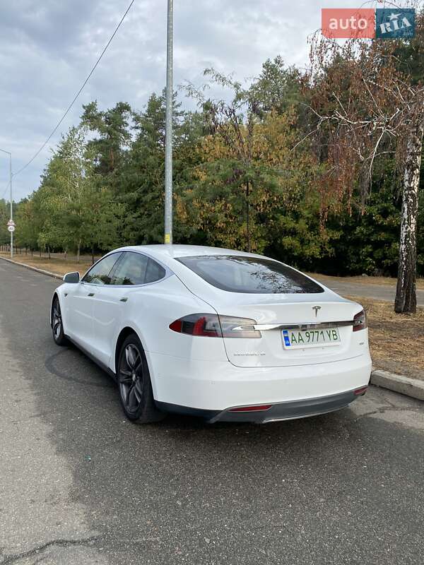 Ліфтбек Tesla Model S 2015 в Києві фото 6 Ліфтбек Tesla Model S 2015 в Києві