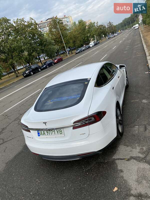 Ліфтбек Tesla Model S 2015 в Києві фото 9 Ліфтбек Tesla Model S 2015 в Києві