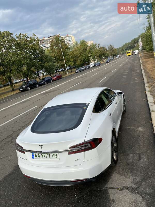 Ліфтбек Tesla Model S 2015 в Києві фото 13 Ліфтбек Tesla Model S 2015 в Києві