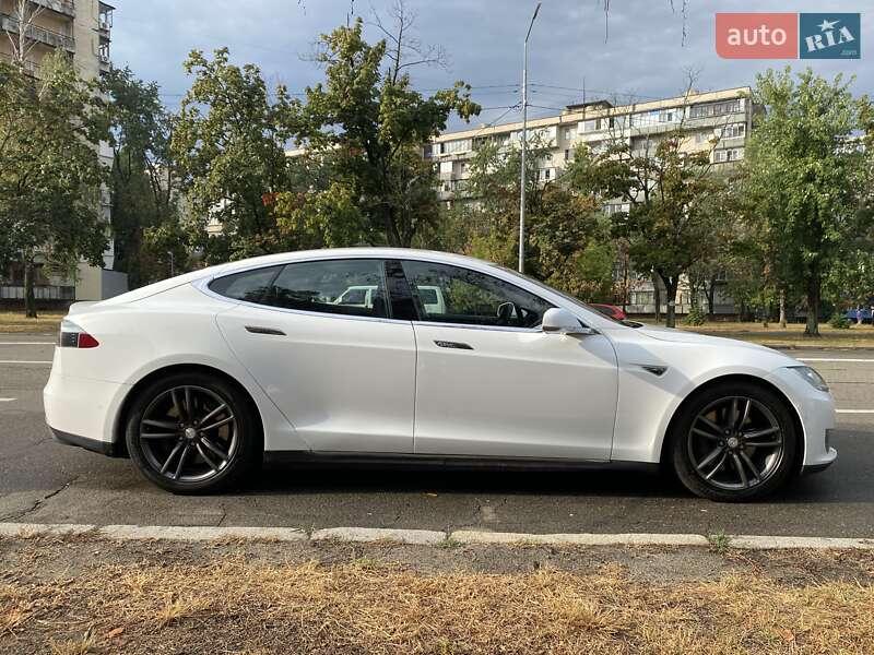 Ліфтбек Tesla Model S 2015 в Києві фото 7 Ліфтбек Tesla Model S 2015 в Києві