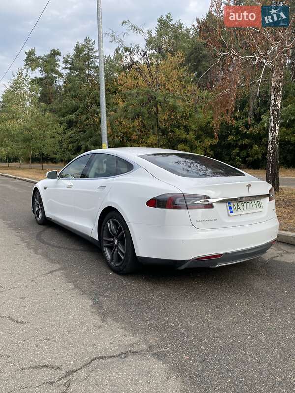 Ліфтбек Tesla Model S 2015 в Києві фото 16 Ліфтбек Tesla Model S 2015 в Києві