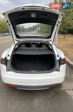 Ліфтбек Tesla Model S 2015 в Києві фото 17 Ліфтбек Tesla Model S 2015 в Києві