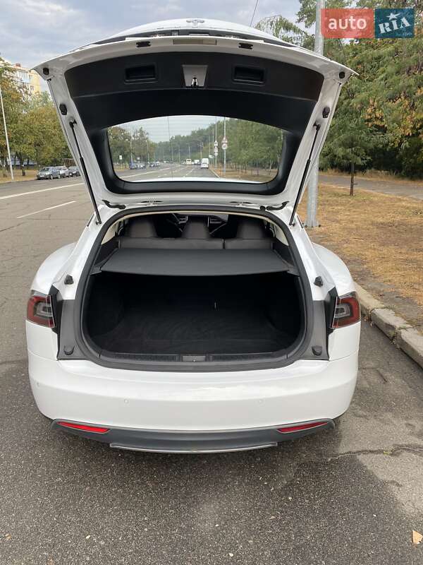 Ліфтбек Tesla Model S 2015 в Києві фото 17 Ліфтбек Tesla Model S 2015 в Києві