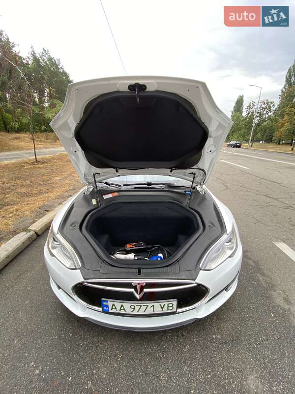 Ліфтбек Tesla Model S 2015 в Києві фото 20 Ліфтбек Tesla Model S 2015 в Києві