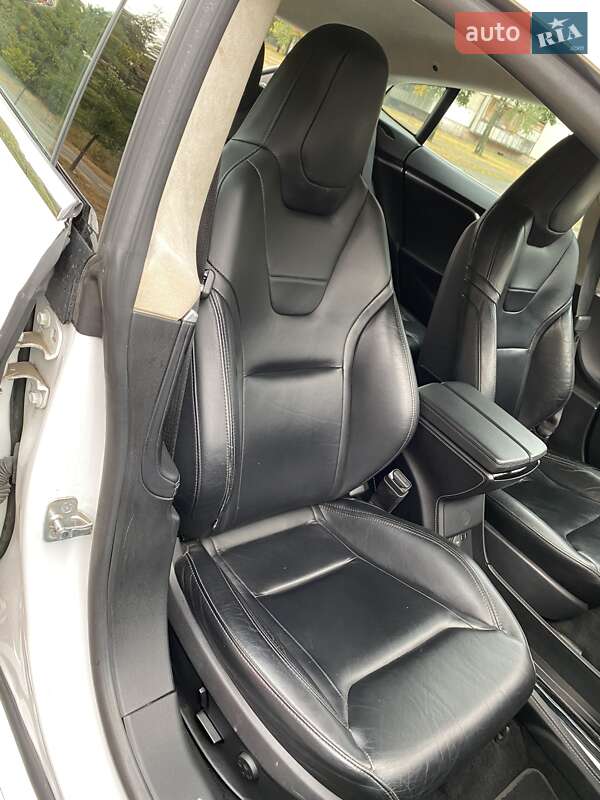 Лифтбек Tesla Model S 2015 в Киеве