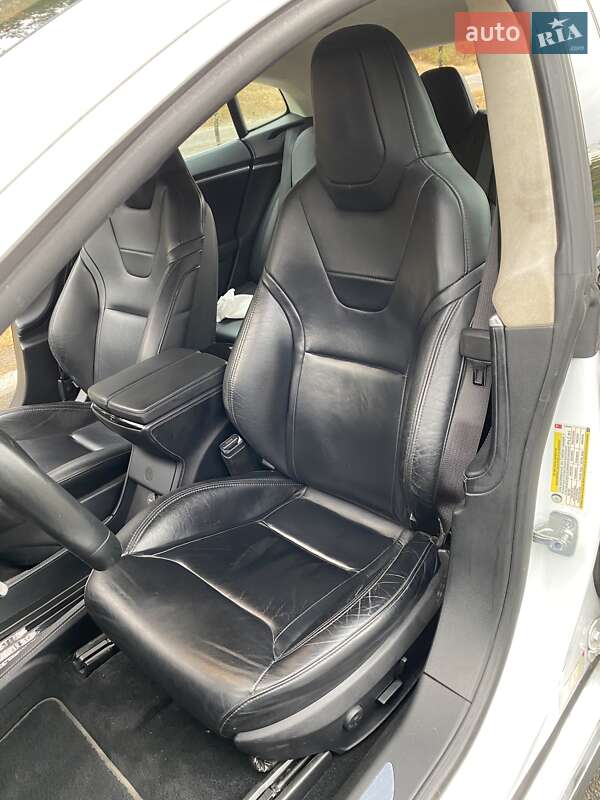 Ліфтбек Tesla Model S 2015 в Києві фото 25 Ліфтбек Tesla Model S 2015 в Києві