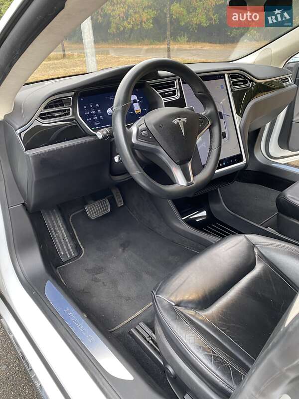 Ліфтбек Tesla Model S 2015 в Києві фото 26 Ліфтбек Tesla Model S 2015 в Києві