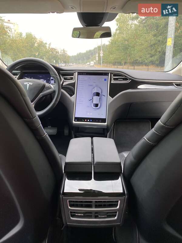 Лифтбек Tesla Model S 2015 в Киеве