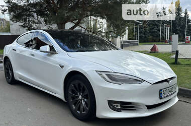 Ліфтбек Tesla Model S 2017 в Івано-Франківську