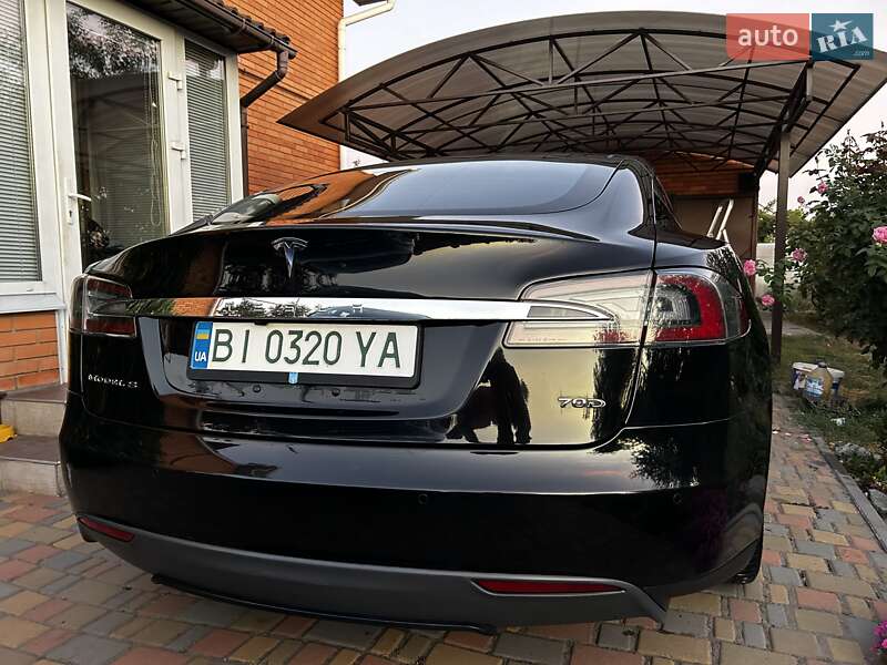 Ліфтбек Tesla Model S 2015 в Полтаві