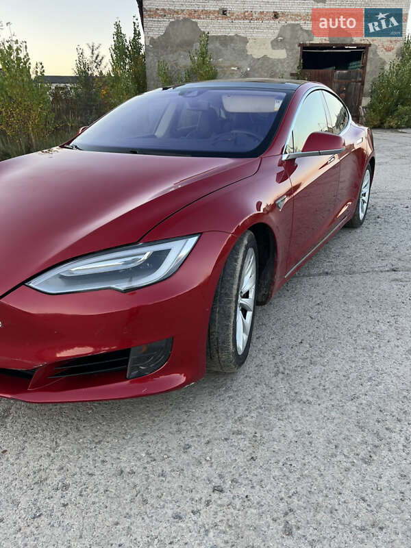 Ліфтбек Tesla Model S 2016 в Ковелі