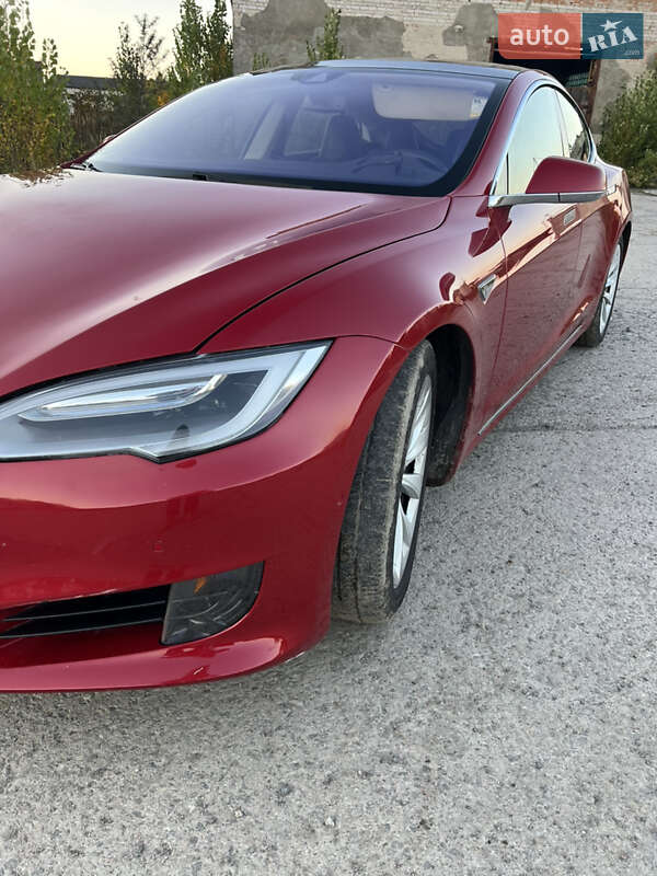Ліфтбек Tesla Model S 2016 в Ковелі