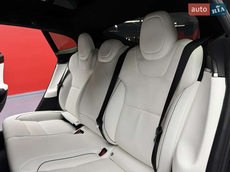 Лифтбек Tesla Model S 2021 в Киеве