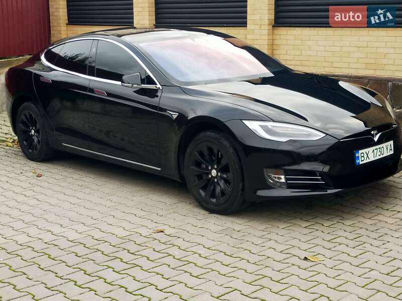 Лифтбек Tesla Model S 2017 в Хмельницком