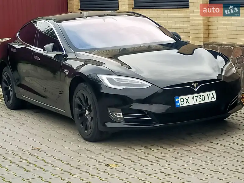 Лифтбек Tesla Model S 2017 в 
