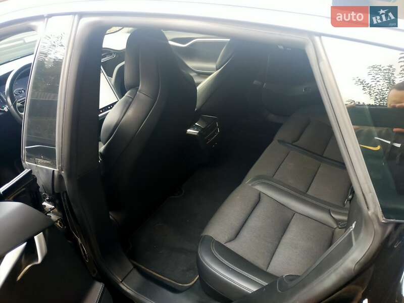 Лифтбек Tesla Model S 2017 в Хмельницком