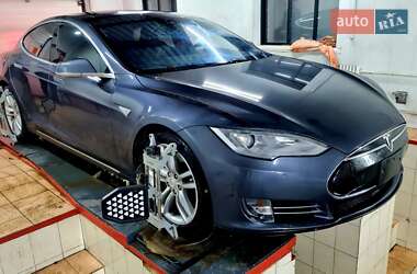 Лифтбек Tesla Model S 2015 в 