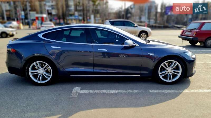 Лифтбек Tesla Model S 2015 в Харькове фото 12 Лифтбек Tesla Model S 2015 в Харькове