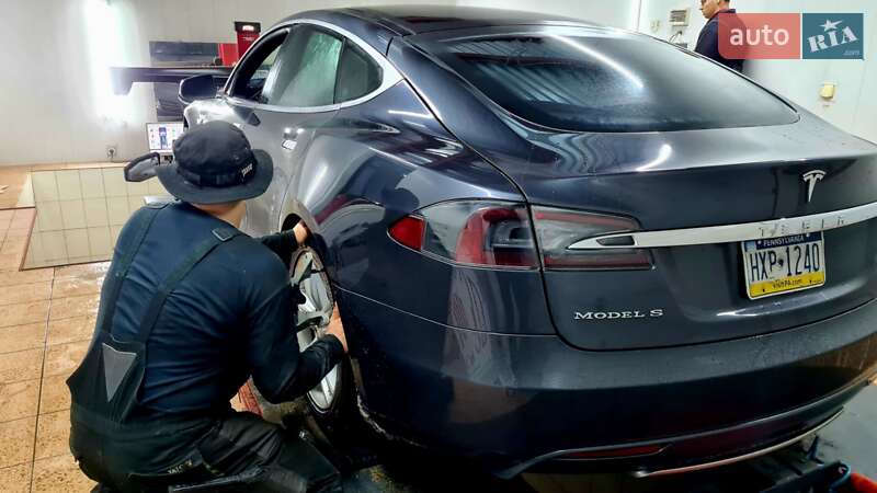 Лифтбек Tesla Model S 2015 в Харькове фото 14 Лифтбек Tesla Model S 2015 в Харькове
