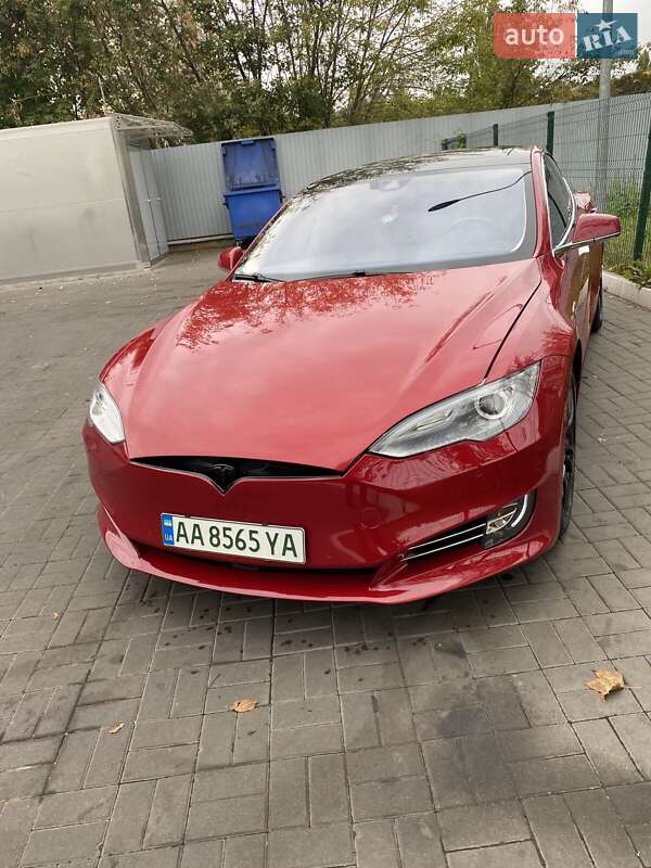 Лифтбек Tesla Model S 2015 в Киеве