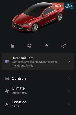 Лифтбек Tesla Model S 2015 в 