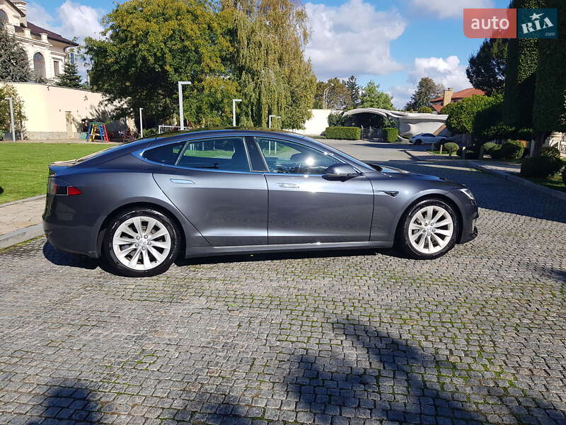 Ліфтбек Tesla Model S 2017 в Одесі