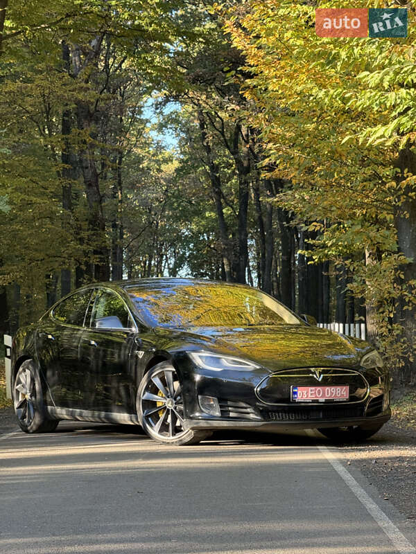 Лифтбек Tesla Model S 2015 в 