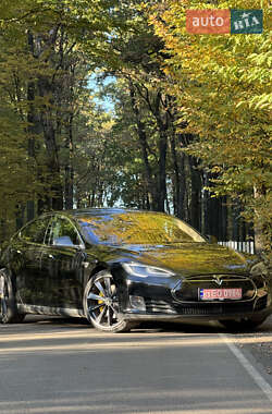 Лифтбек Tesla Model S 2015 в 