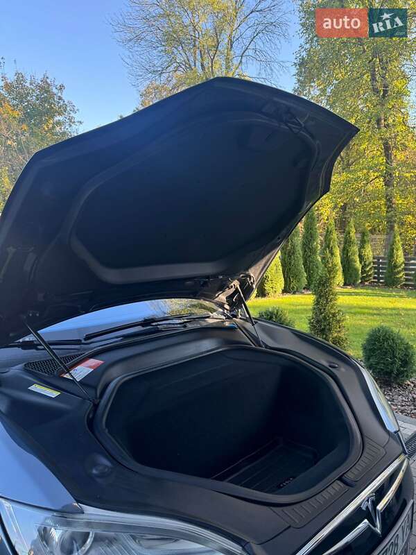 Лифтбек Tesla Model S 2015 в Львове