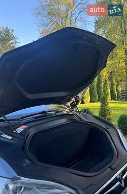 Лифтбек Tesla Model S 2015 в 