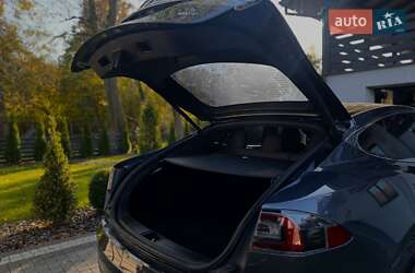 Ліфтбек Tesla Model S 2015 в Львові