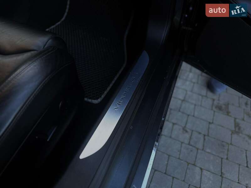 Лифтбек Tesla Model S 2015 в Львове