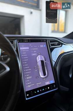 Ліфтбек Tesla Model S 2015 в Львові