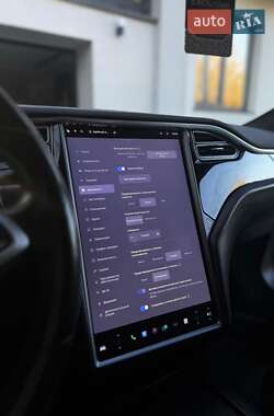Ліфтбек Tesla Model S 2015 в Львові