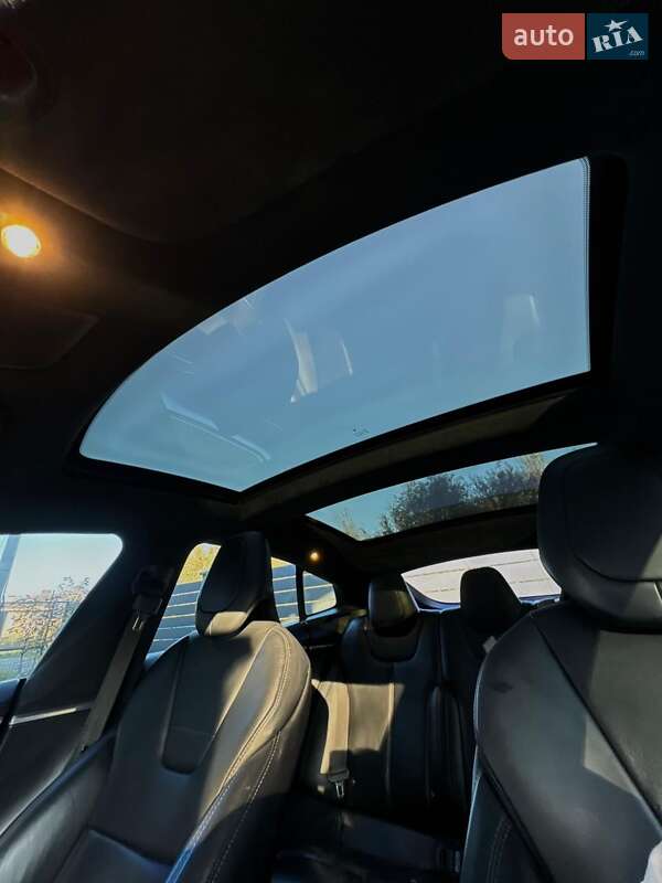Лифтбек Tesla Model S 2015 в Львове