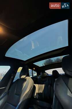 Лифтбек Tesla Model S 2015 в 