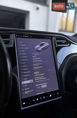 Лифтбек Tesla Model S 2015 в 