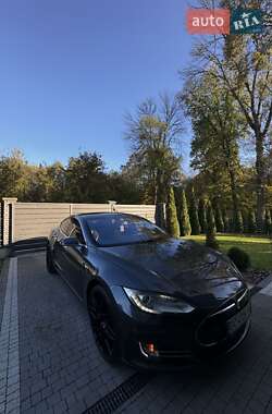 Лифтбек Tesla Model S 2015 в 