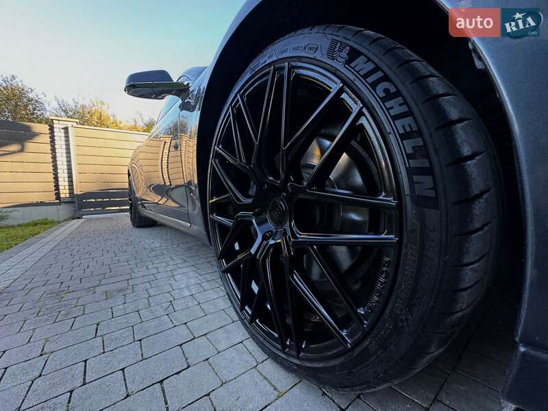 Лифтбек Tesla Model S 2015 в Львове