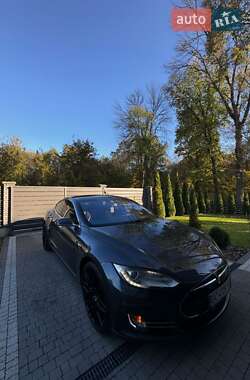 Ліфтбек Tesla Model S 2015 в Львові
