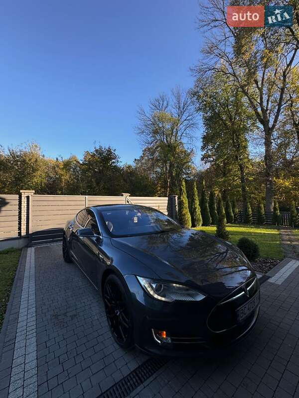 Лифтбек Tesla Model S 2015 в Львове