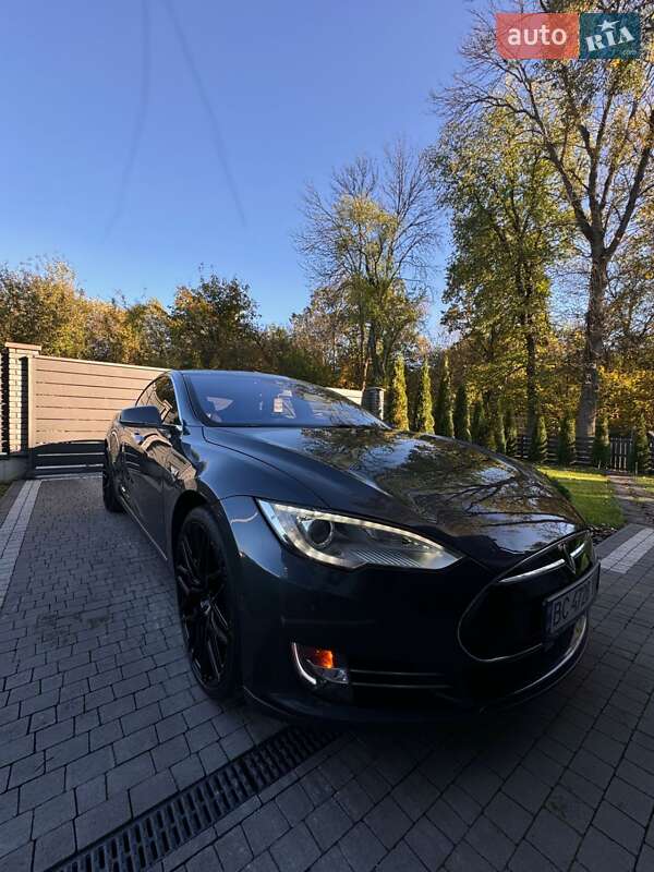 Лифтбек Tesla Model S 2015 в Львове