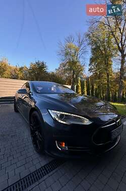 Лифтбек Tesla Model S 2015 в 