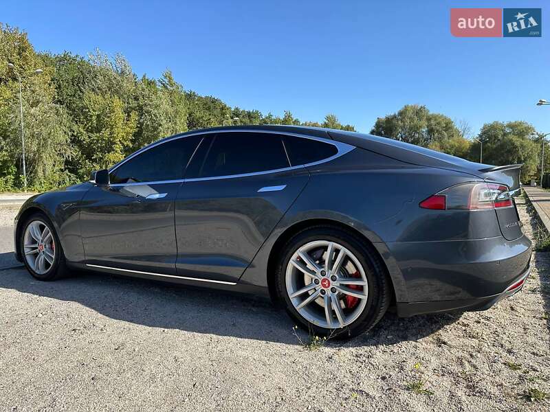 Ліфтбек Tesla Model S 2014 в Дніпрі