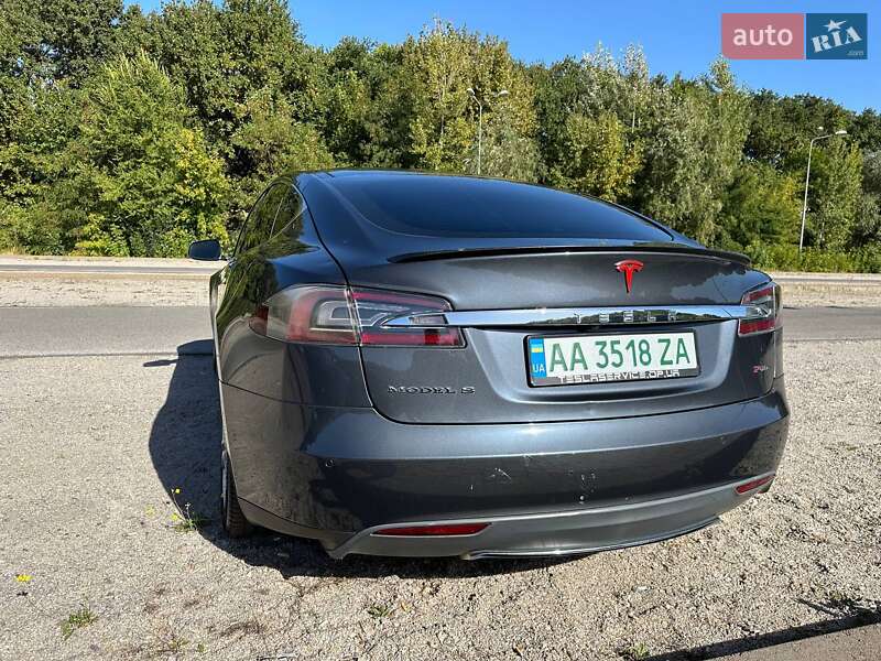 Ліфтбек Tesla Model S 2014 в Дніпрі