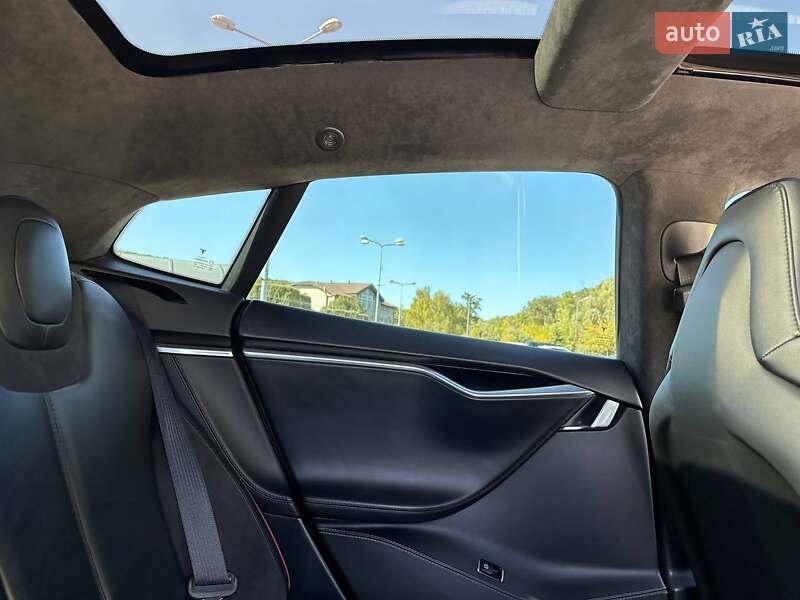 Ліфтбек Tesla Model S 2014 в Дніпрі
