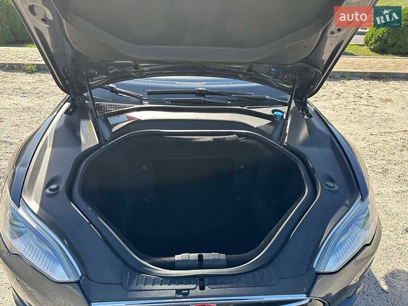 Ліфтбек Tesla Model S 2014 в Дніпрі